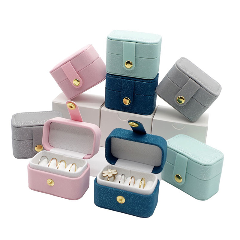 Przenośne pudełko na biżuterię – Travel Accessories Display recenzja i cena