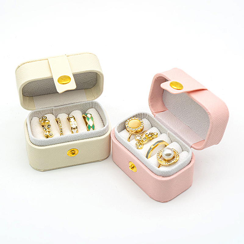 Przenośne pudełko na biżuterię – Travel Accessories Display recenzja i cena