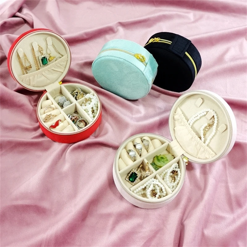 Przenośne pudełko na biżuterię – Travel Accessories Display recenzja i cena