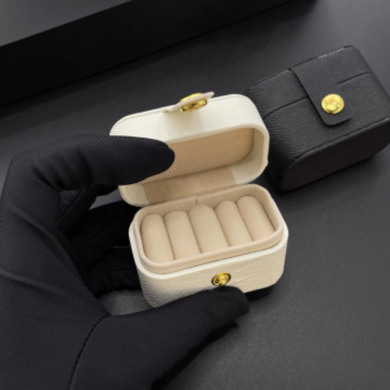 Skórzane przenośne pudełko na  – Travel Accessories Display recenzja i cena